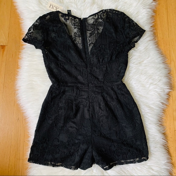 NWT XXI Black Lace Short Sleeve Romper Size Medium - Picture 2 of 6